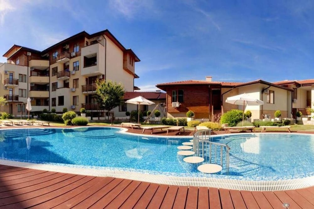 Фото Luxury Apartment in Garden of Eden