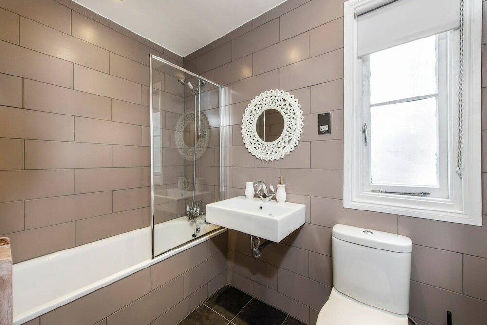 Фото Bright, Stylish 3bed Flat in West Hampstead