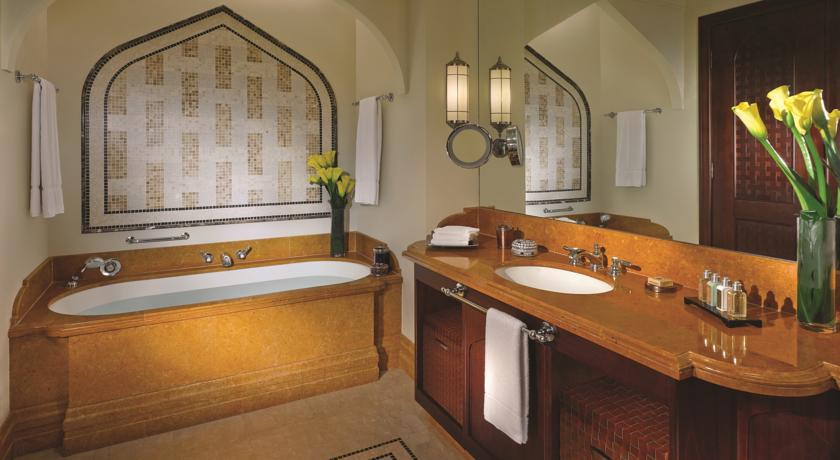 Фото Shangri-La Hotel Apartments Qaryat Al Beri