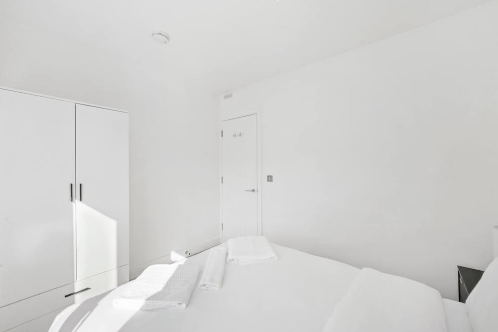 Фото Gorgeous 3 Bedroom Duplex Apartment in West London