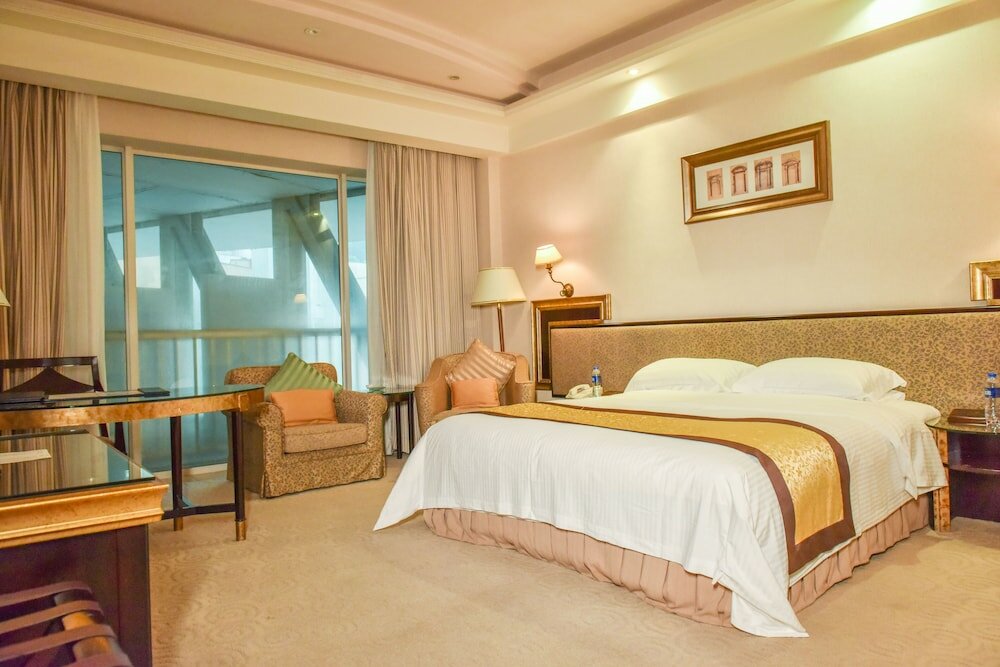 Фото Dongguan Mcb Lake Hotel