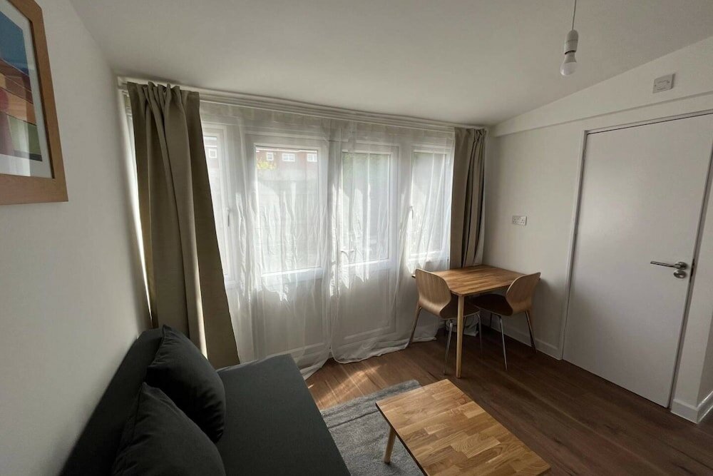 Фото 1bd Flat With Patio - 5 min to London City Airport