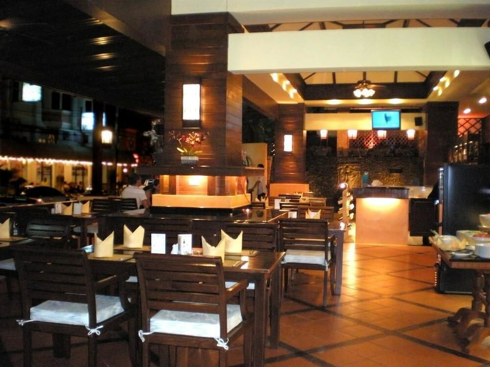 Фото Rattana Karon Beach Hotel