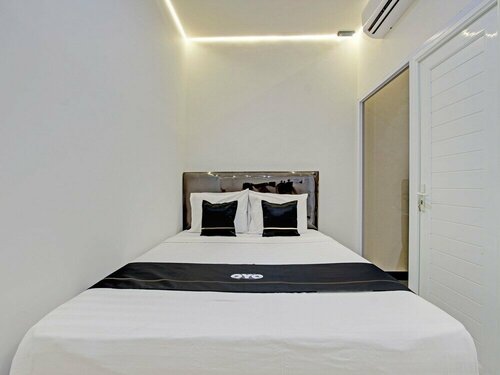 Гостиница Collection O 92972 Gaharu Hotel в Семаранге