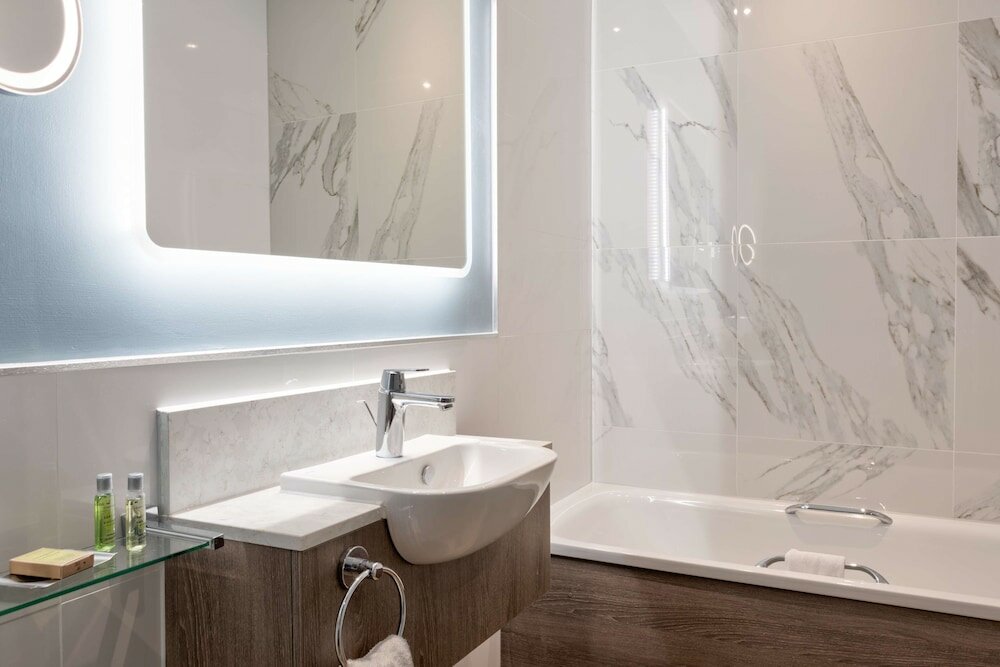 Фото DoubleTree by Hilton London Angel Kings Cross