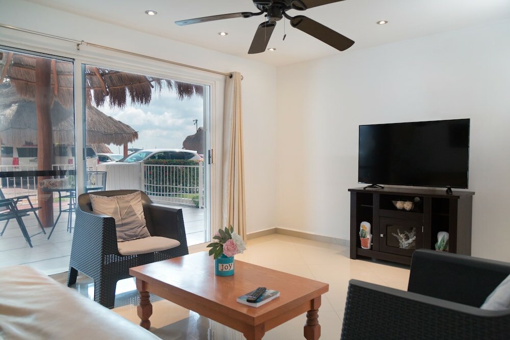 Фото Delightful Lagoon front Villa at hotel zone