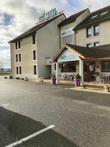 Гостиница Brit Hotel Essentiel Moulins Avermes в Мулене
