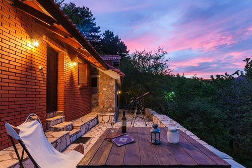 Гостиница Escape in the Forest, Cosy Chalet with Home Cinema