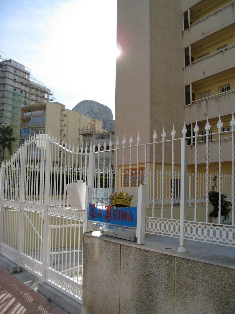 Фото Apartamentos la Reina