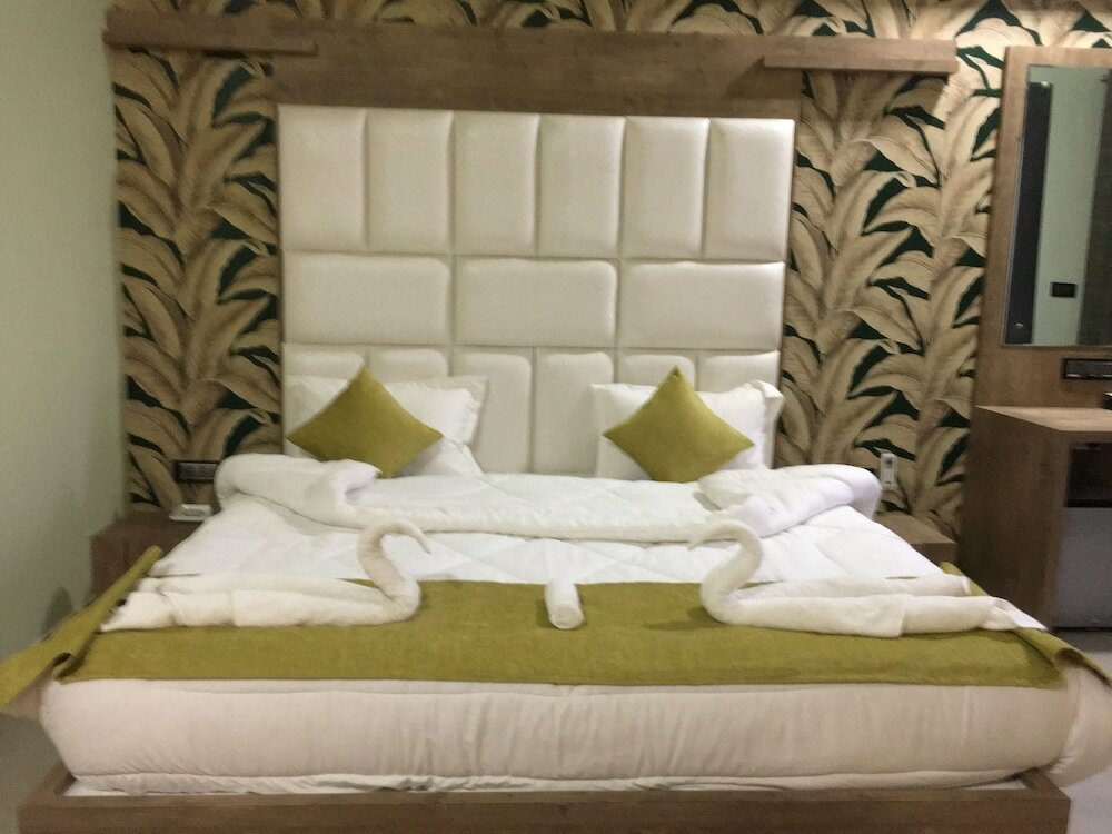 Фото Hotel Ratan Royal Inn