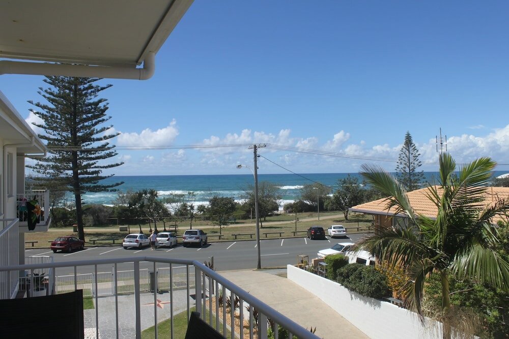 Фото Burleigh Point Holiday Apartments