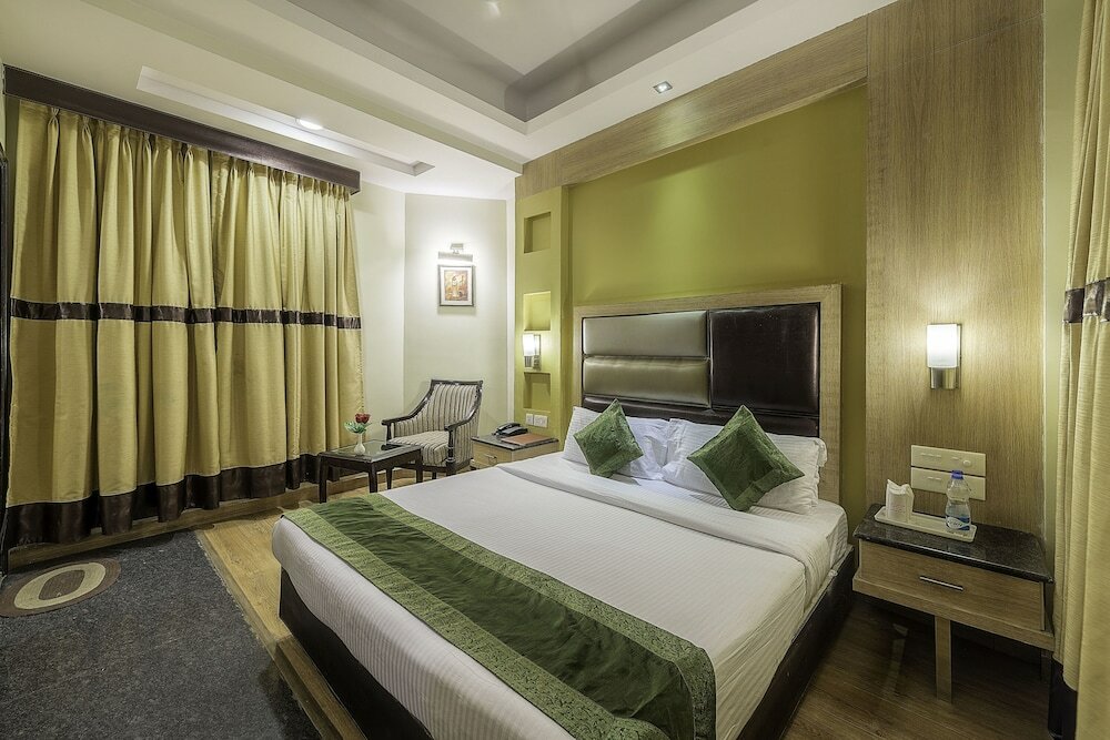 Фото Hotel Aroma Residency