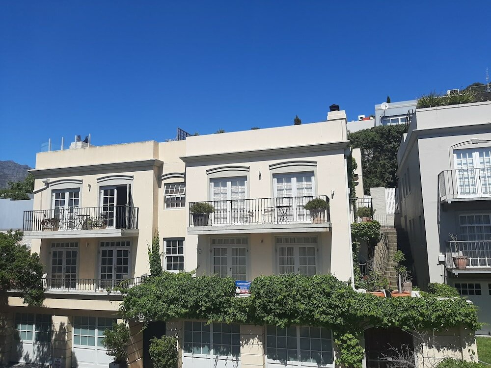 Фото Purple House