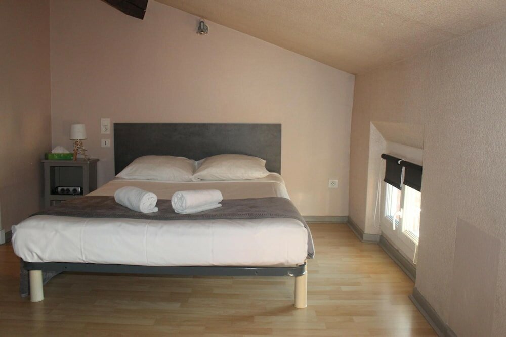 Фото Hôtel Le Rochegude