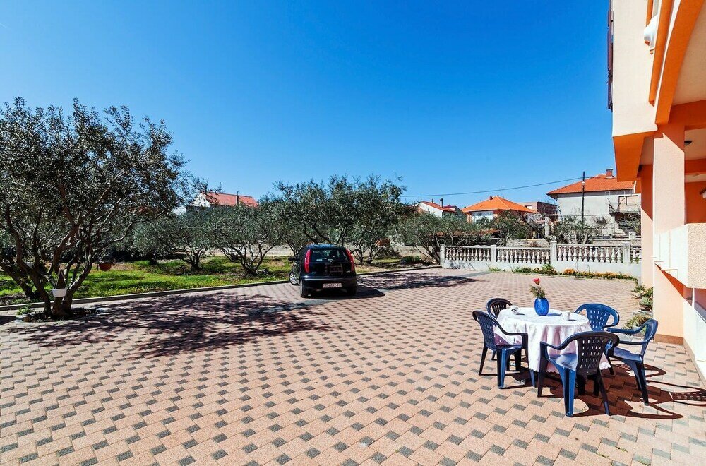 Фото Brane - Free Parking - A4 Rada