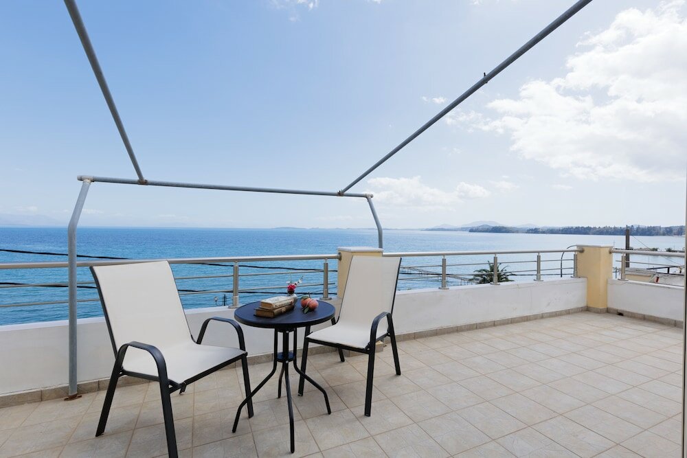 Фото The Island Life Apartments by Konnect, Ipsos Beach