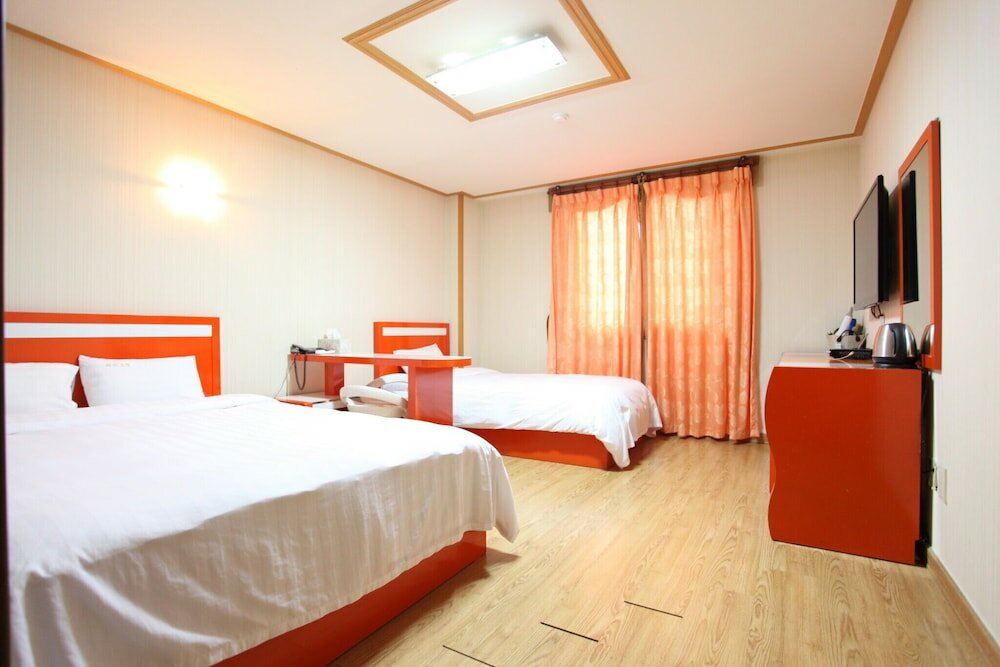 Фото Jeju Happy Hotel