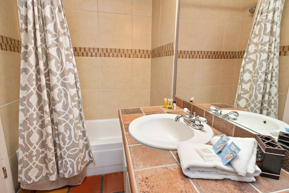 Фото Fort Marcy Hotel Suites by All Seasons Resort Lodging