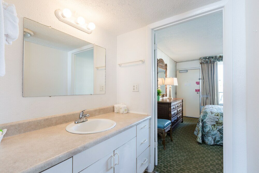 Фото Beach Club at Montego Inn