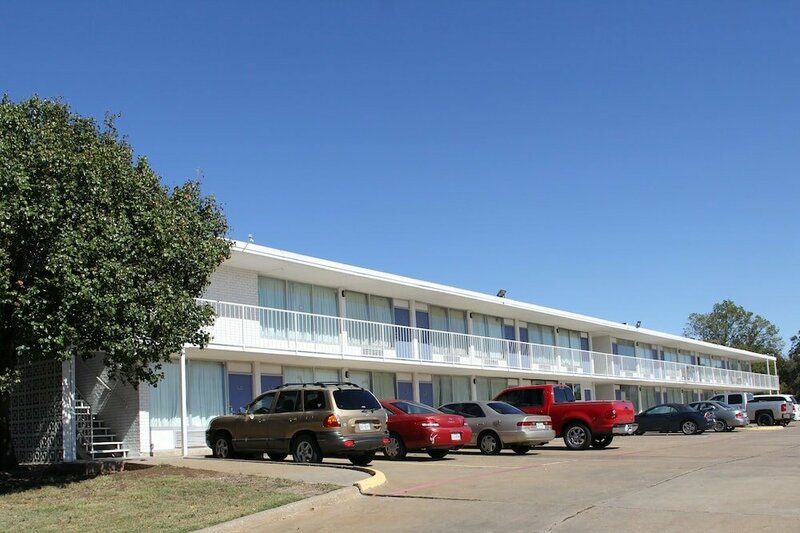 Гостиница LoneStar Inn & Suites