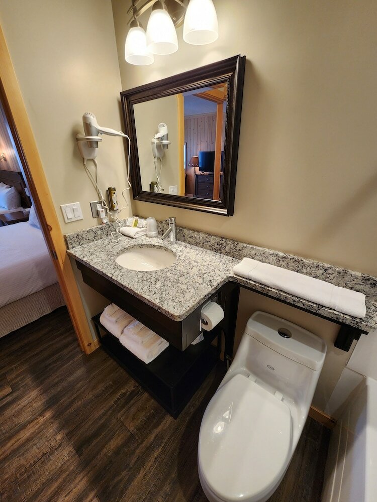 Фото Aspen Village Inn