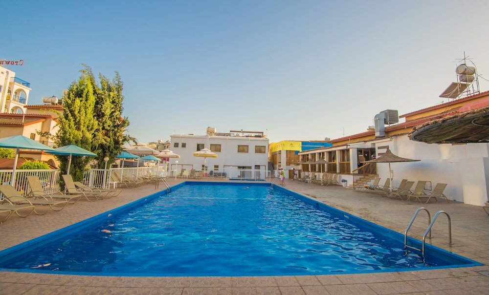 Фото Windmills Hotel Apartments