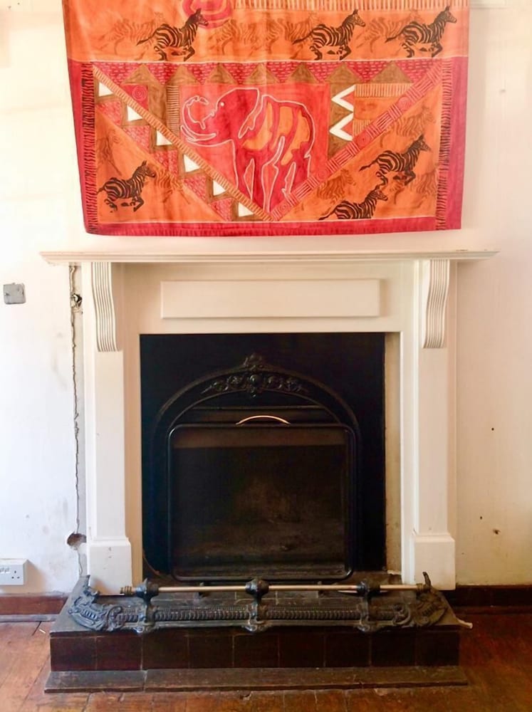 Фото It's a Small World Backpackers Lodge - Hostel