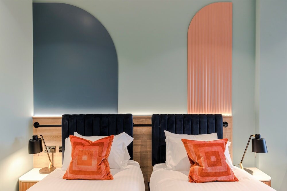 Фото Your Apartment Milton Keynes