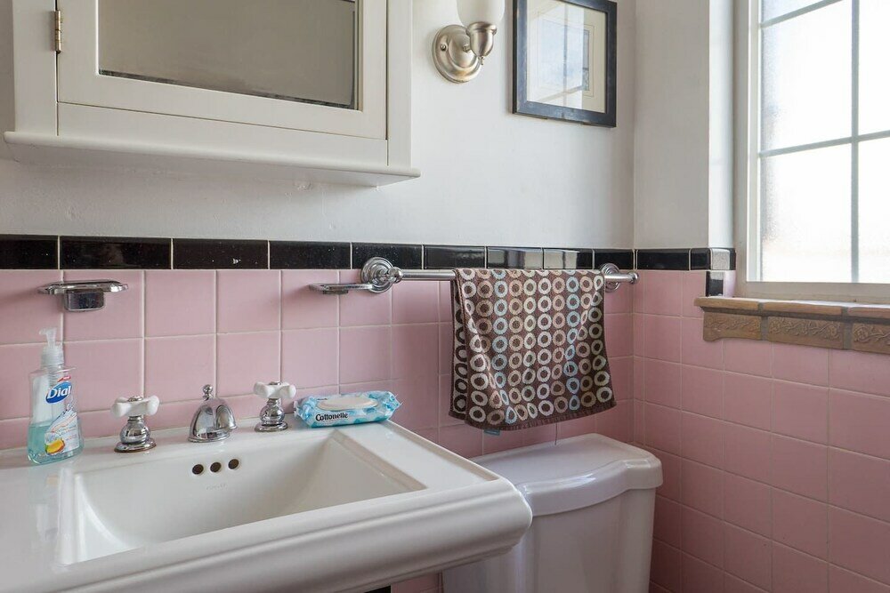 Фото The Retro Escape City Park Hot Tub & Movie Theater