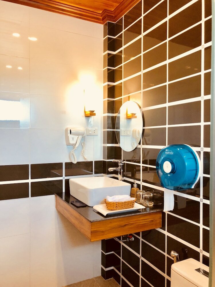 Фото Merry Riverside Hotel