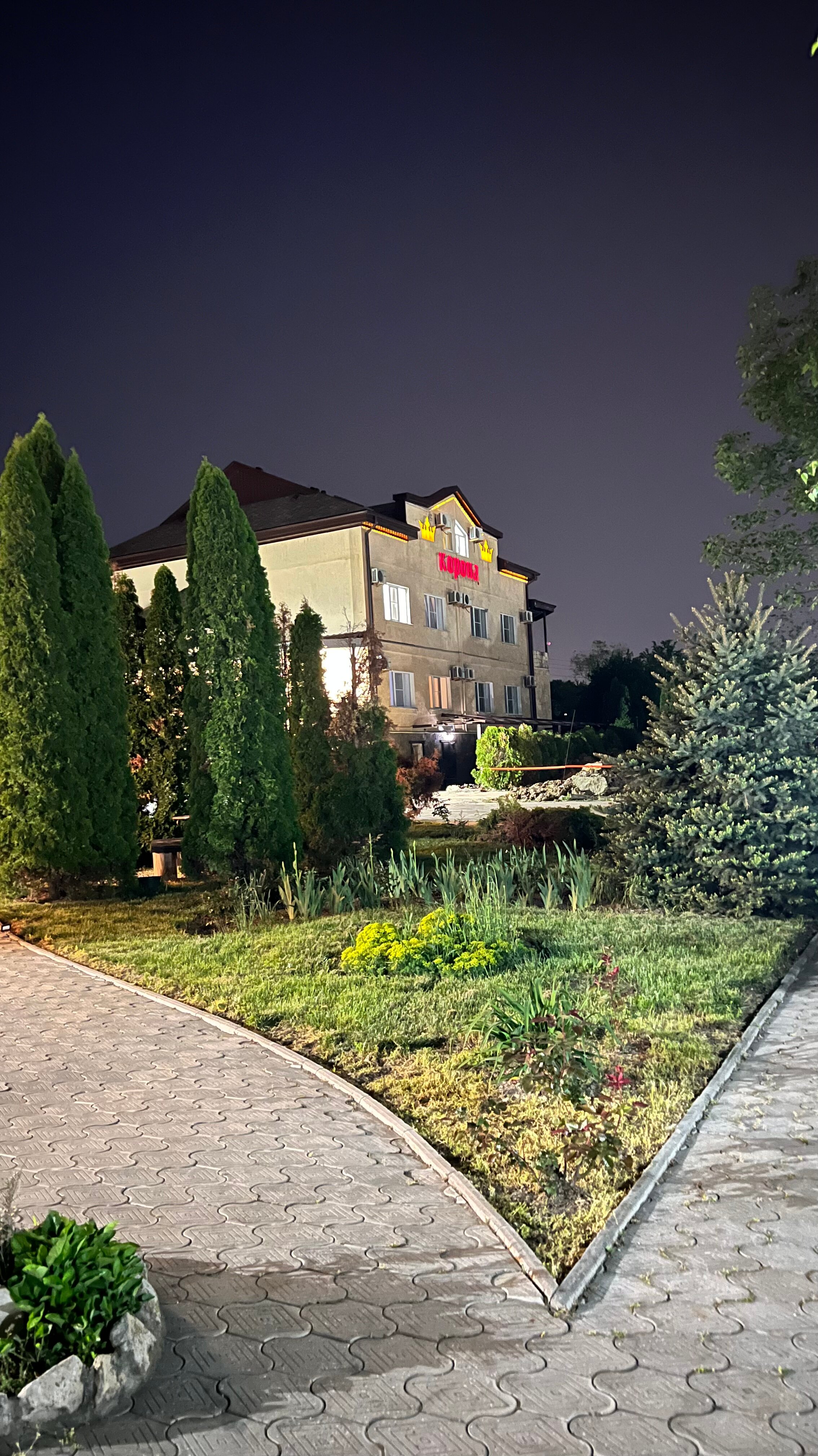 Фото Монест