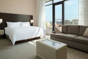 Гостиница Embassy Suites Louisville Downtown