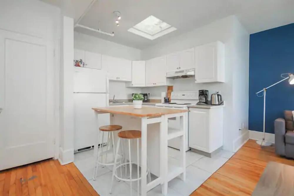 Фото Downtown 1br Suite