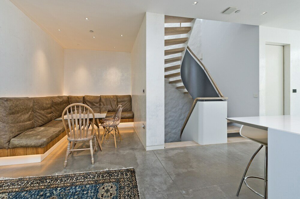 Фото Amazing South Kensington Mews House by Underthedoormat