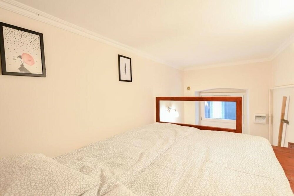 Фото Cosy studioflat in downtown BP, Hársfa str