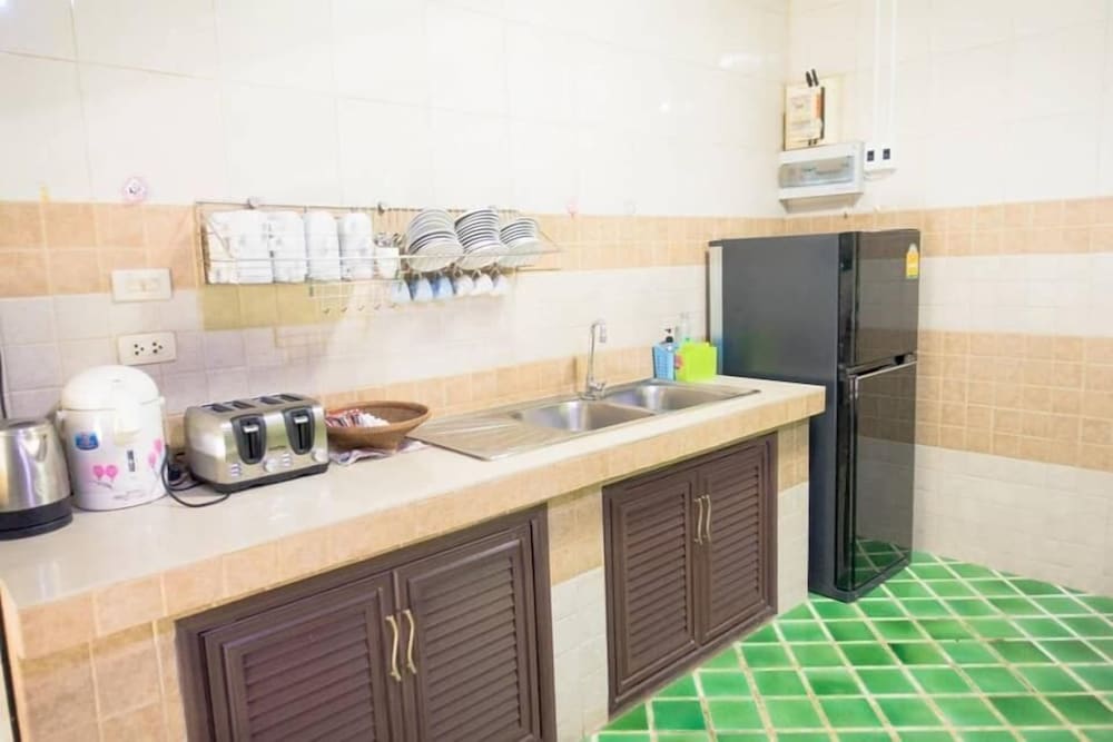 Фото Plus Hostel Ayutthaya