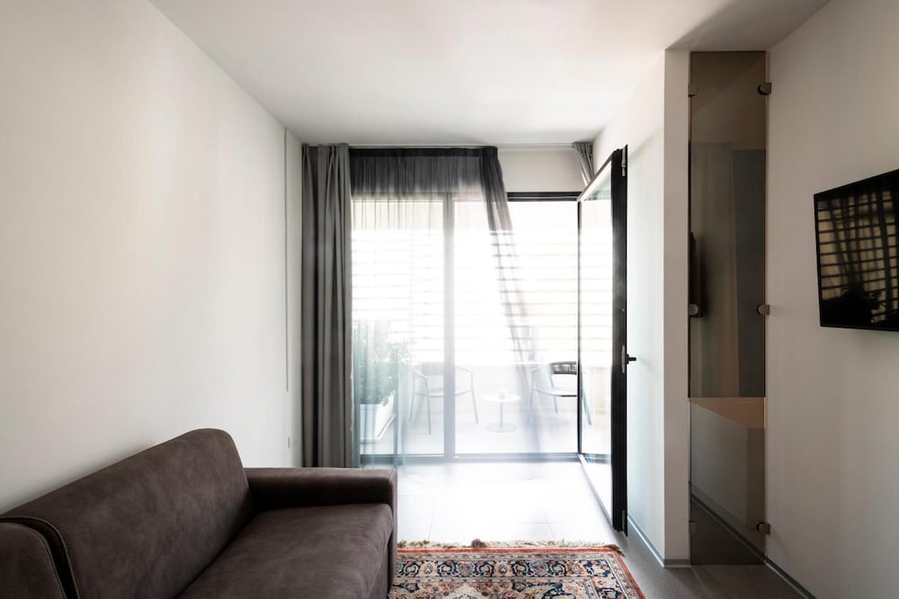 Фото Alkamuri Posh Hotel & SPA