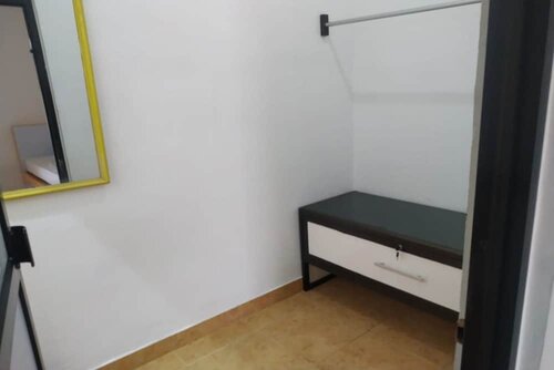 Гостиница Oyo 90699 Yellow White Guesthouse Palu в Палу