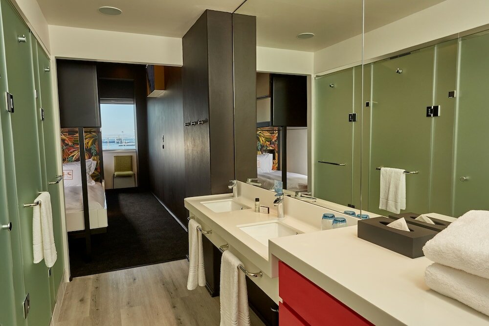 Фото Hotel Sky Cape Town