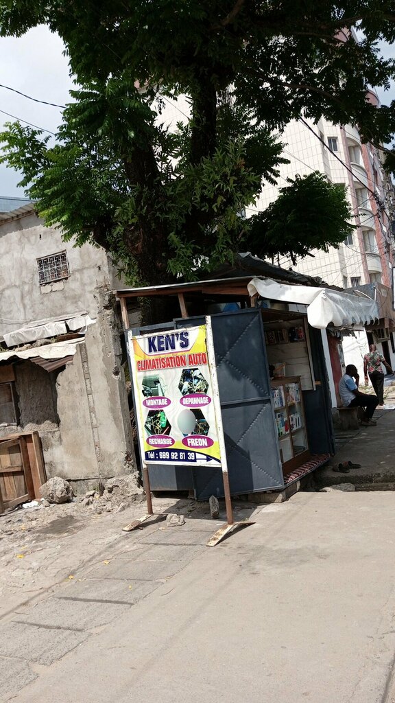 Shoe store Ken, Douala, photo