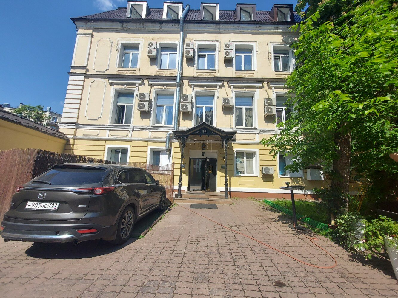 Фото отеля 1