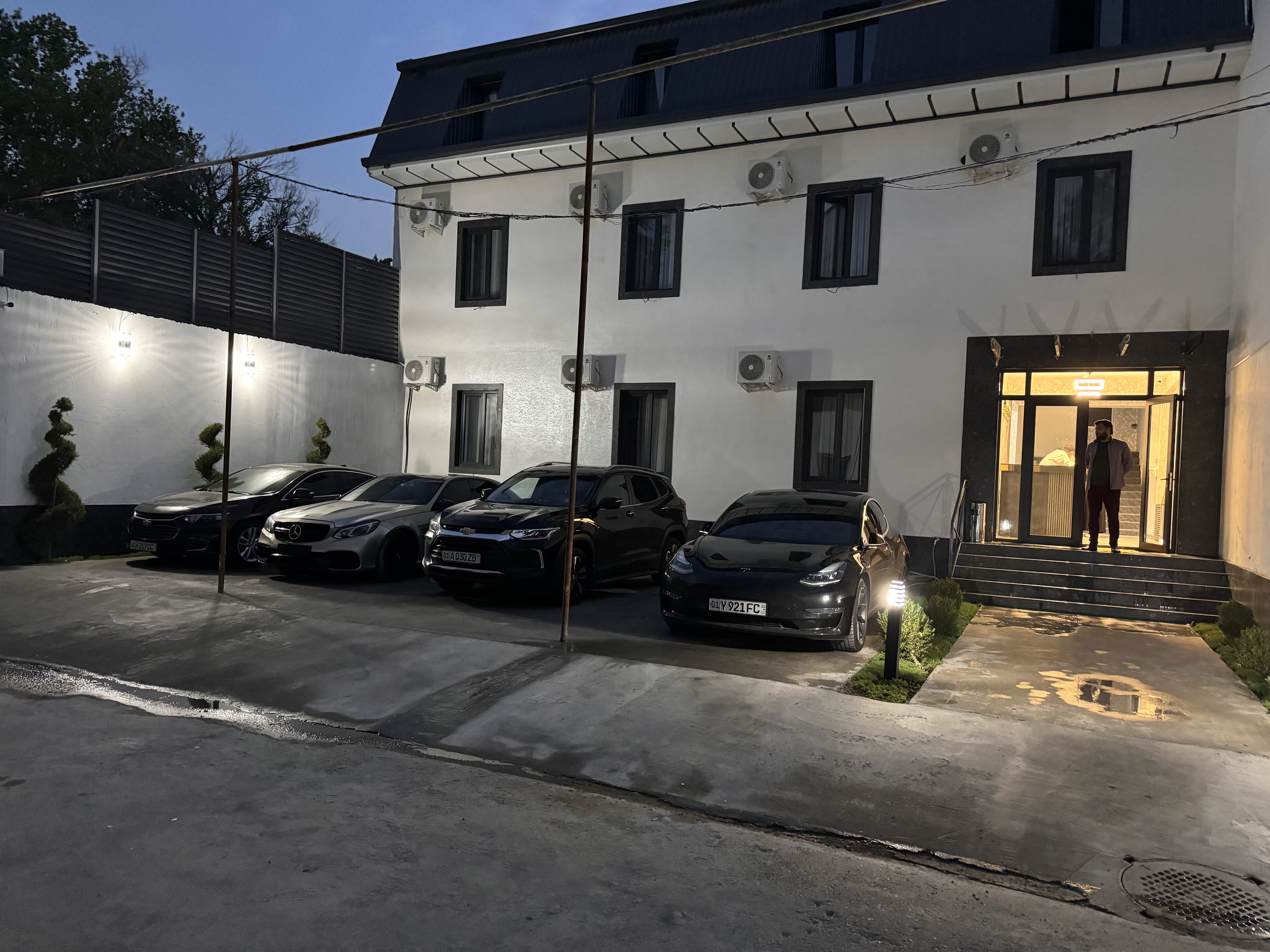 Фото White House Hotel