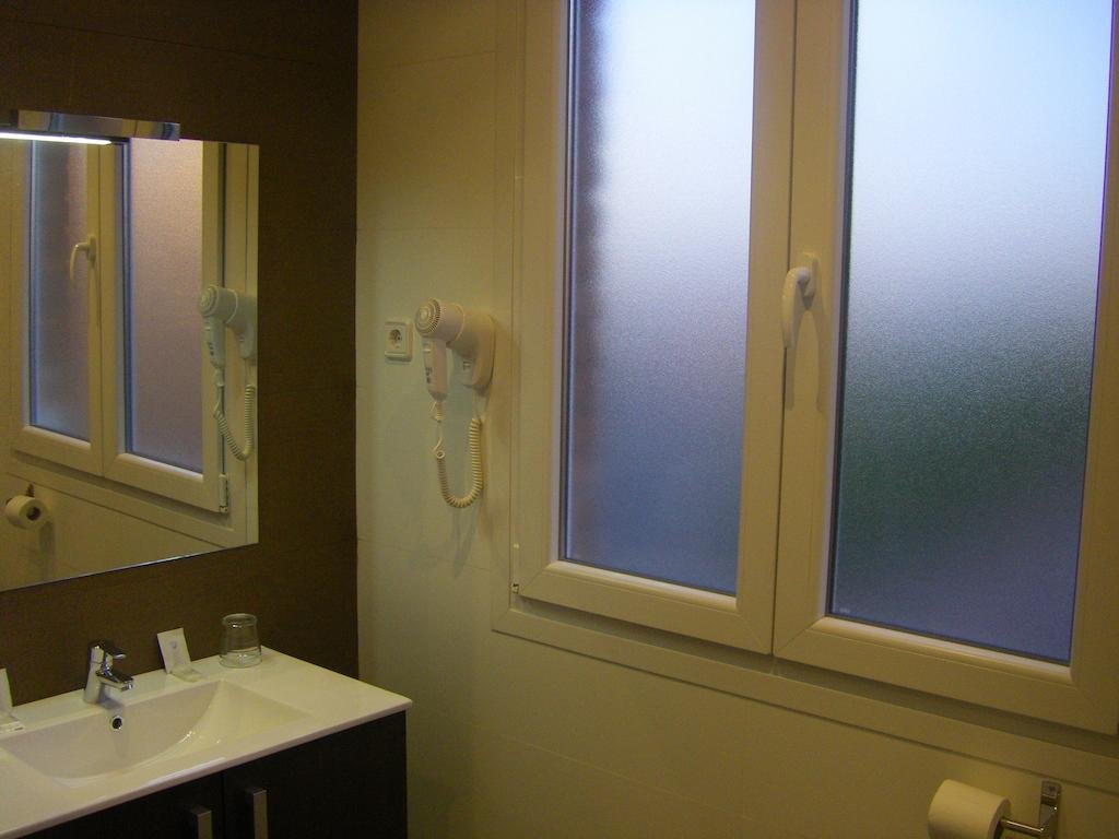 Фото Hostal Bari