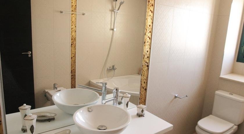 Фото Otaka Apartments