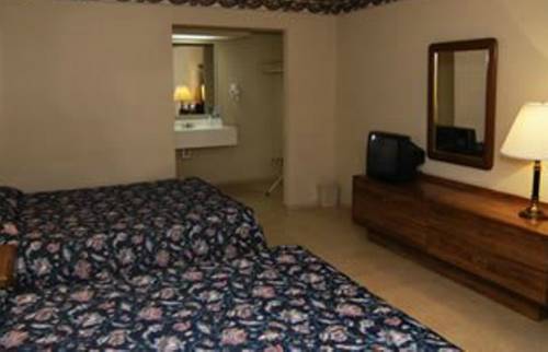 Фото Hotel El Camino Inn & Suites