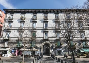 Гостиница Opera Home в Неаполе
