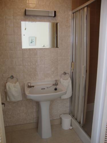 Фото Runnymede Court Hotel