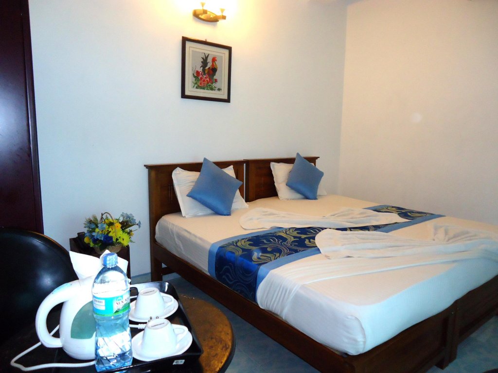 Фото Oak Wood Inn Kandy Hotel