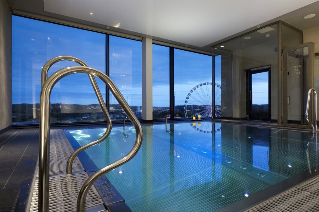 Фото Upper House