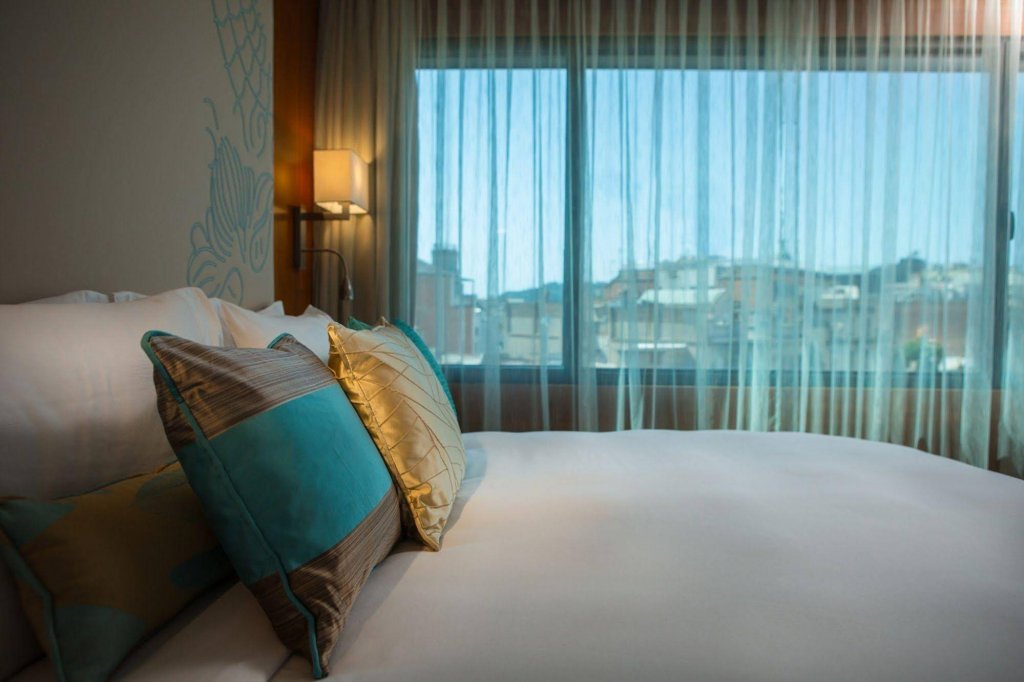 Фото Renaissance Barcelona Hotel